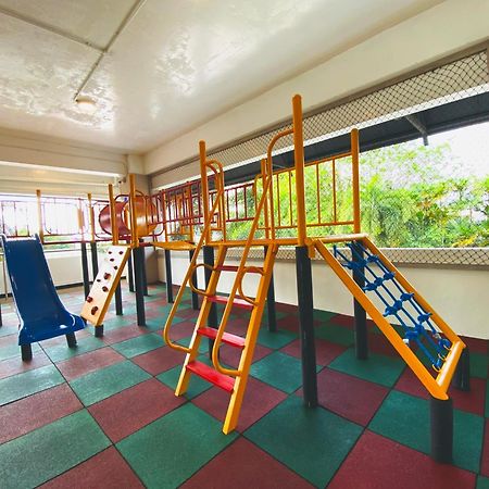 Travelodge Batam Nagoya Eksteriør billede
