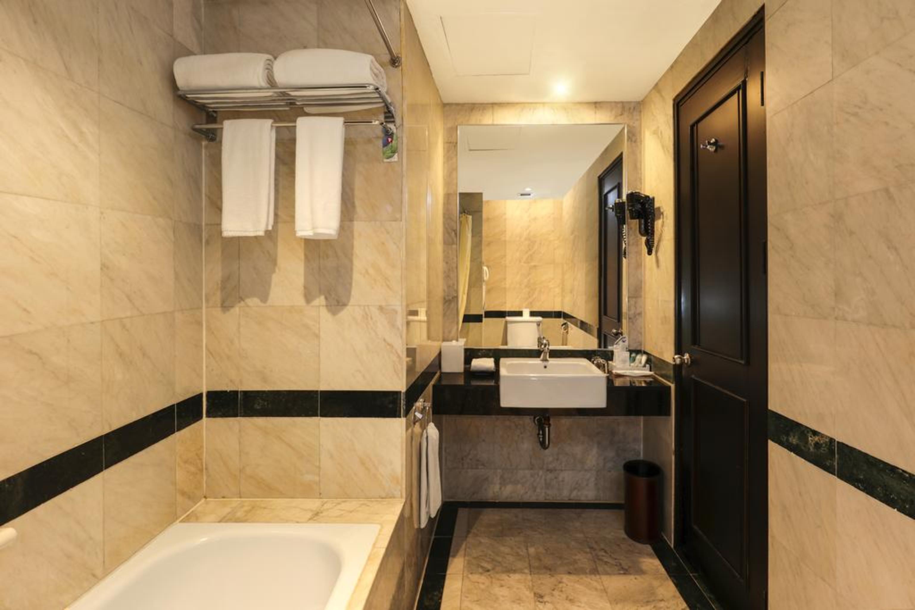 Travelodge Batam Nagoya Eksteriør billede