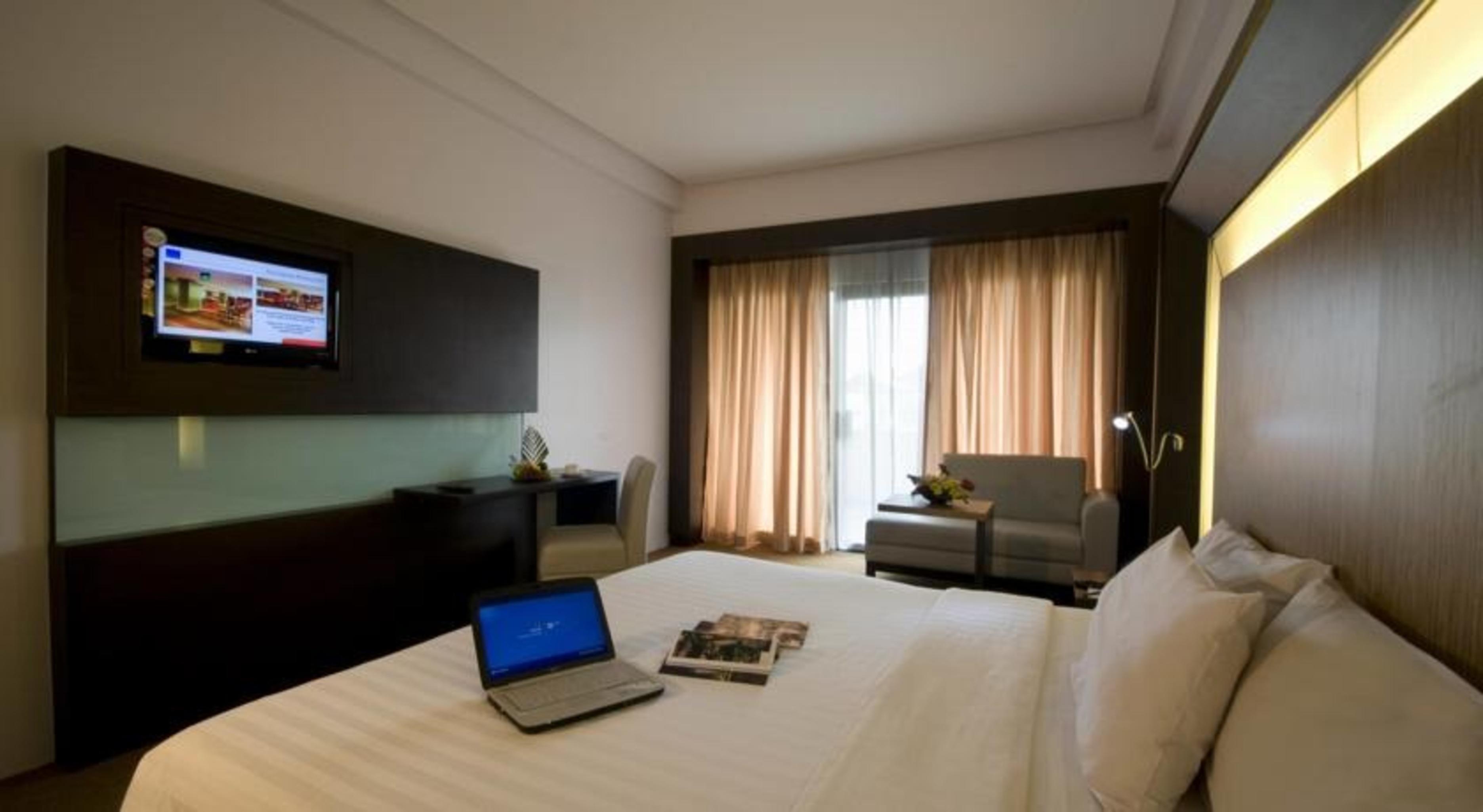 Travelodge Batam Nagoya Eksteriør billede