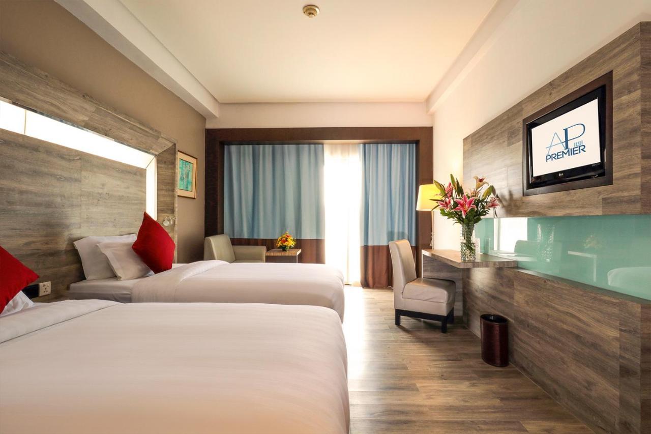 Travelodge Batam Nagoya Eksteriør billede