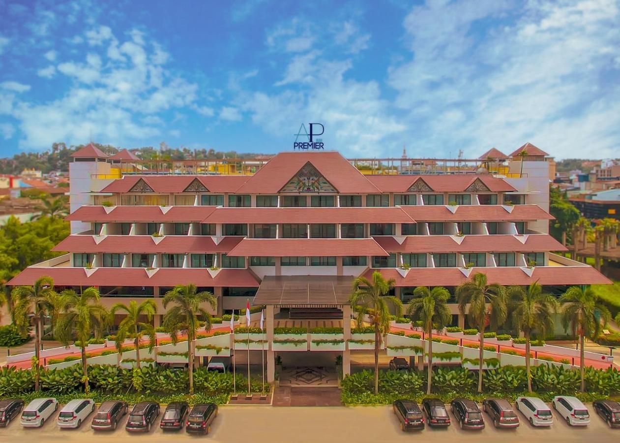 Travelodge Batam Nagoya Eksteriør billede