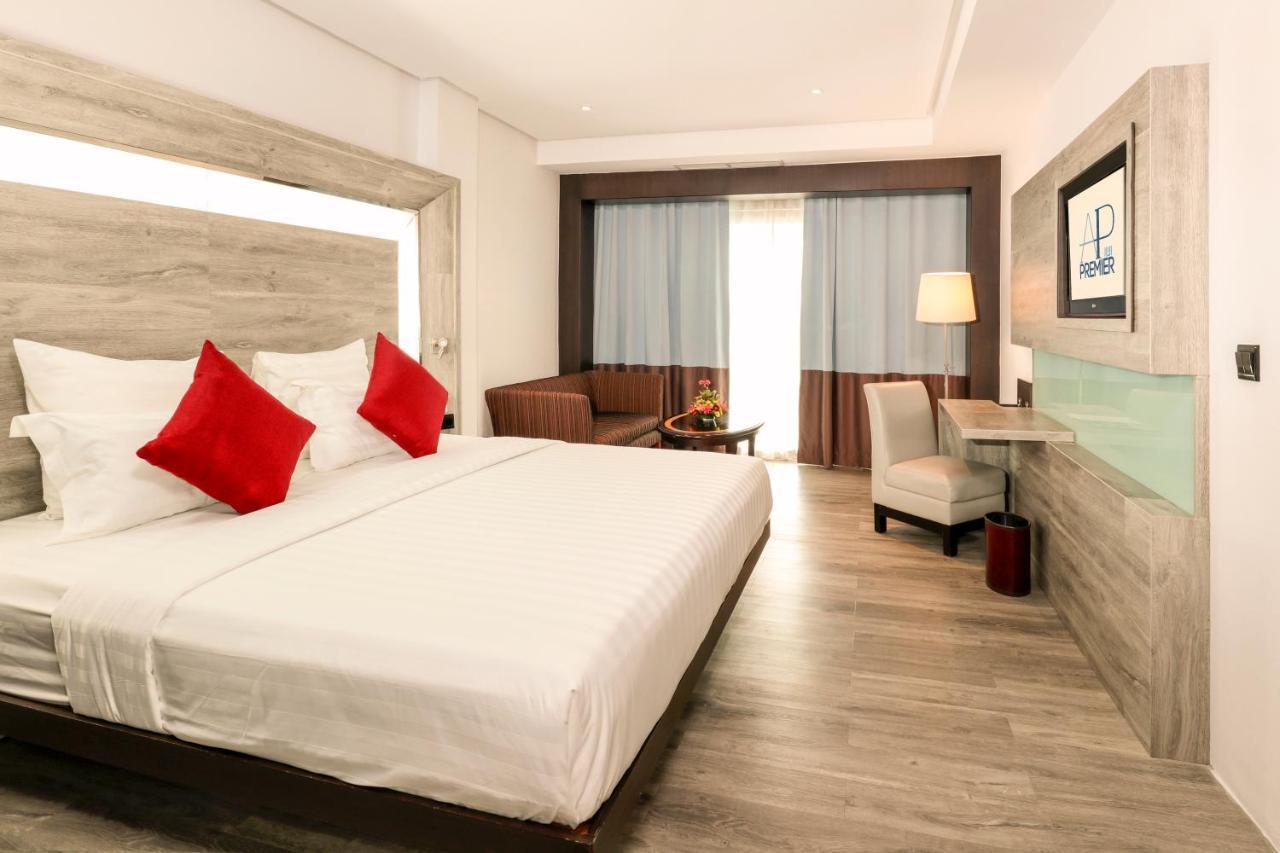 Travelodge Batam Nagoya Eksteriør billede