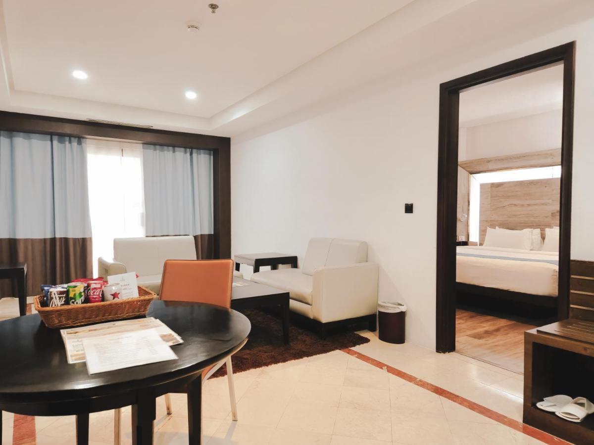 Travelodge Batam Nagoya Eksteriør billede