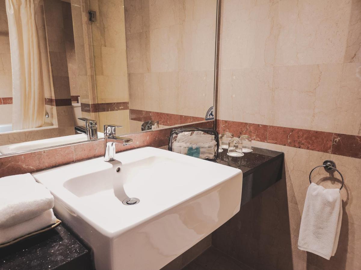 Travelodge Batam Nagoya Eksteriør billede