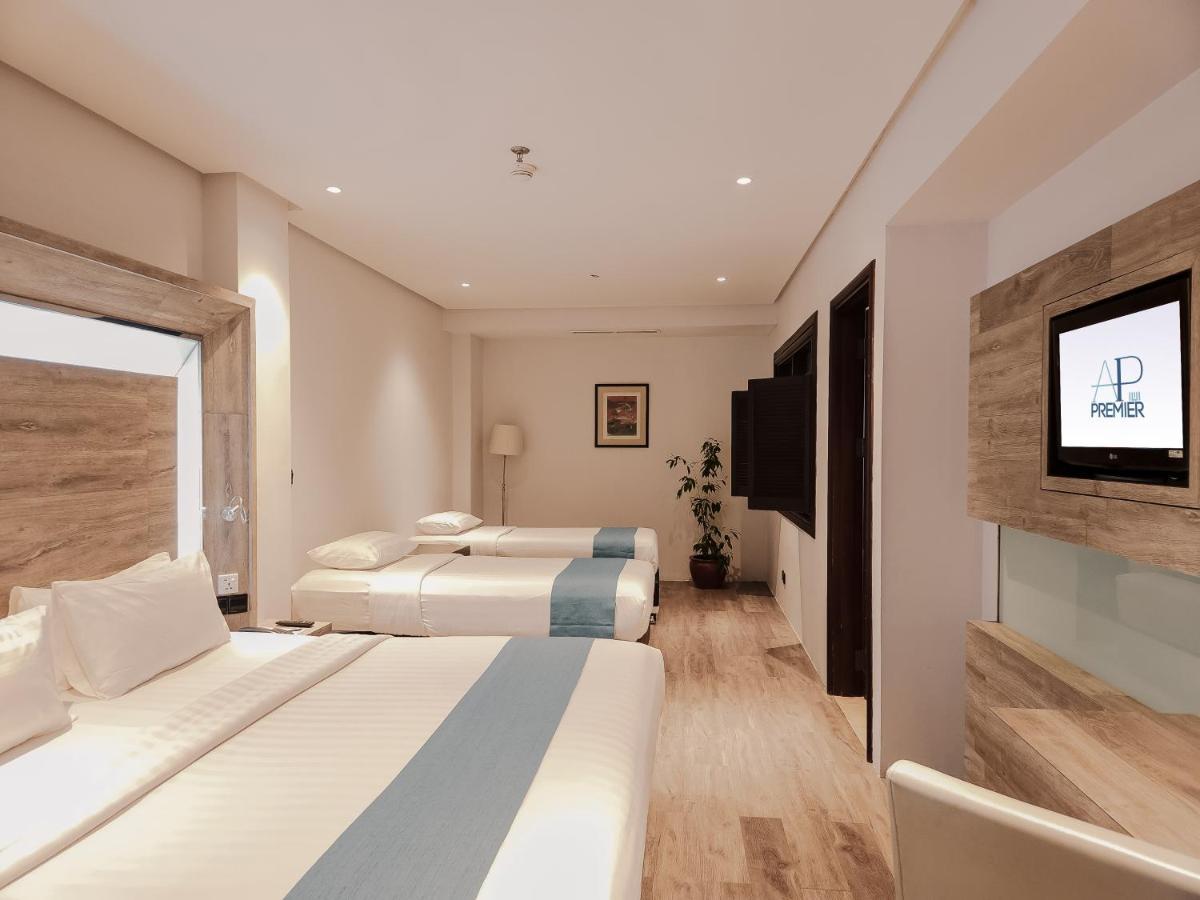 Travelodge Batam Nagoya Eksteriør billede