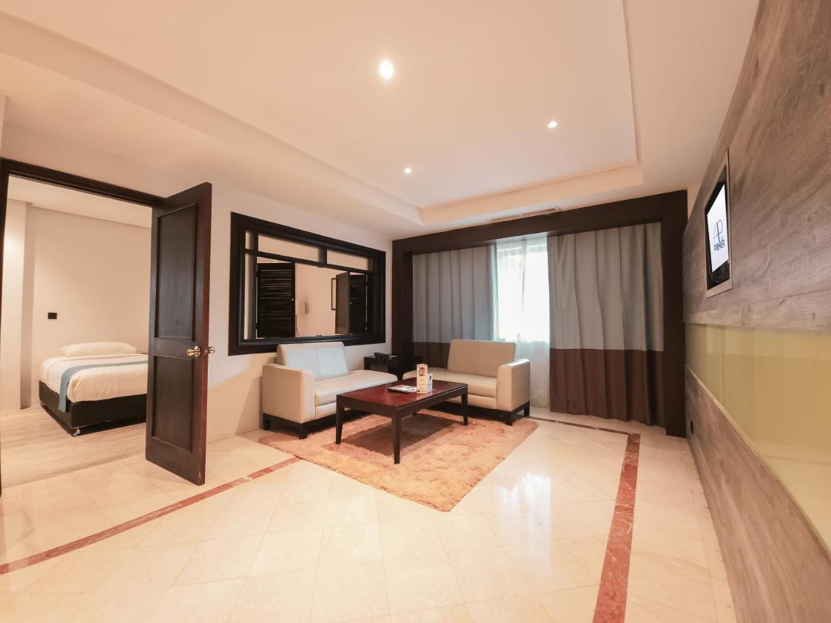 Travelodge Batam Nagoya Eksteriør billede
