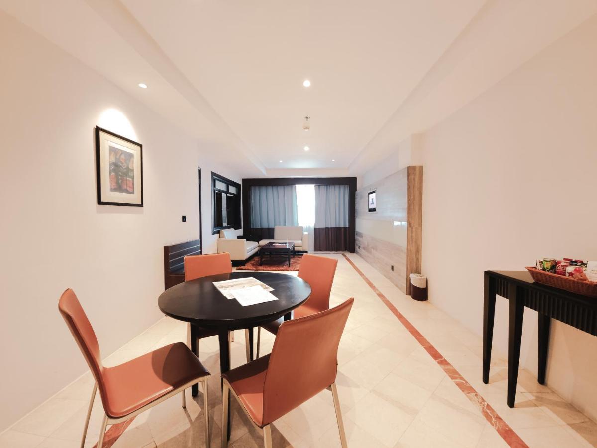 Travelodge Batam Nagoya Eksteriør billede