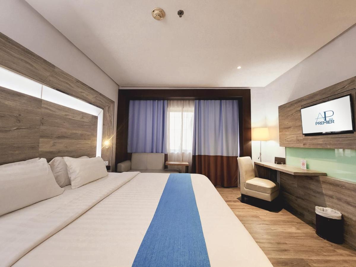 Travelodge Batam Nagoya Eksteriør billede