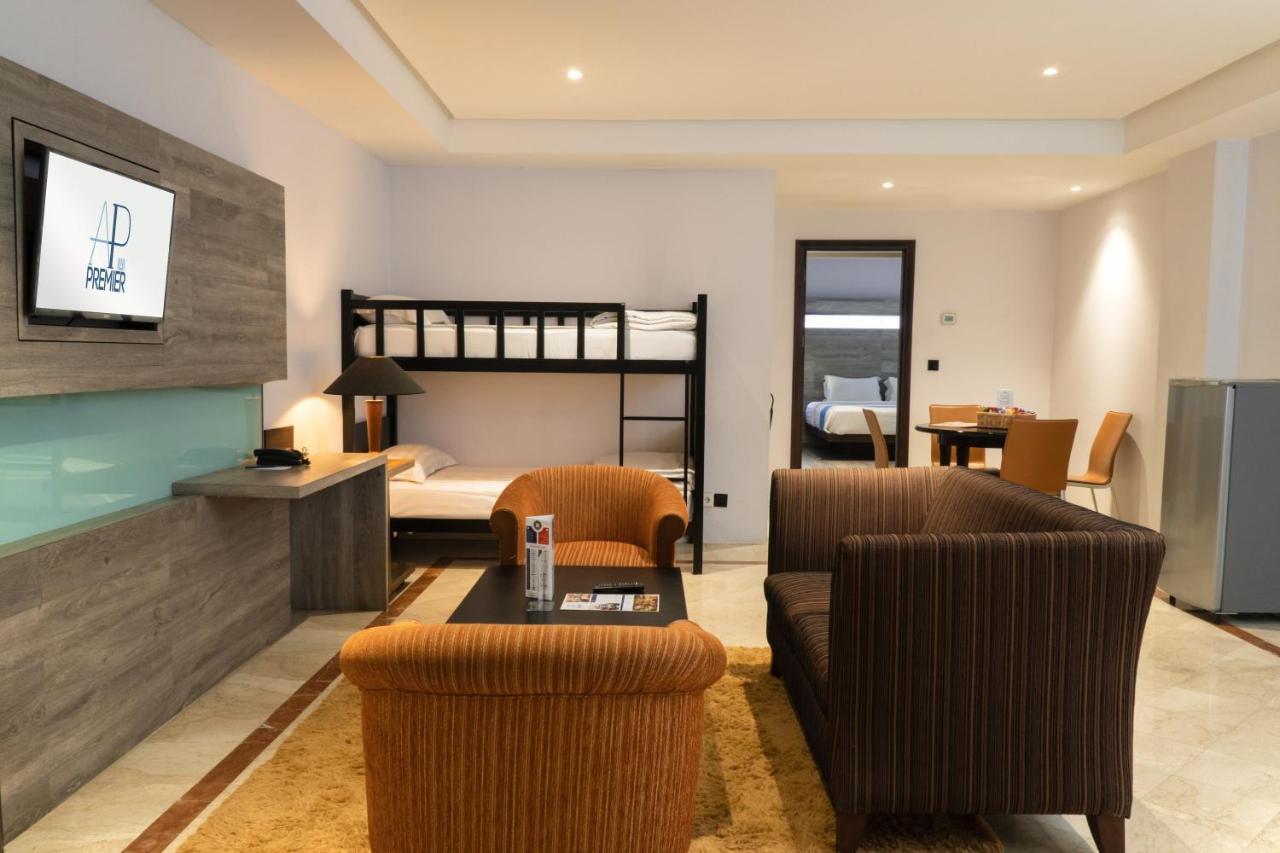 Travelodge Batam Nagoya Eksteriør billede