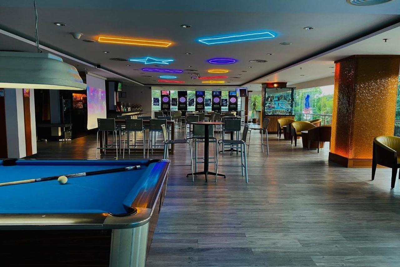 Travelodge Batam Nagoya Eksteriør billede