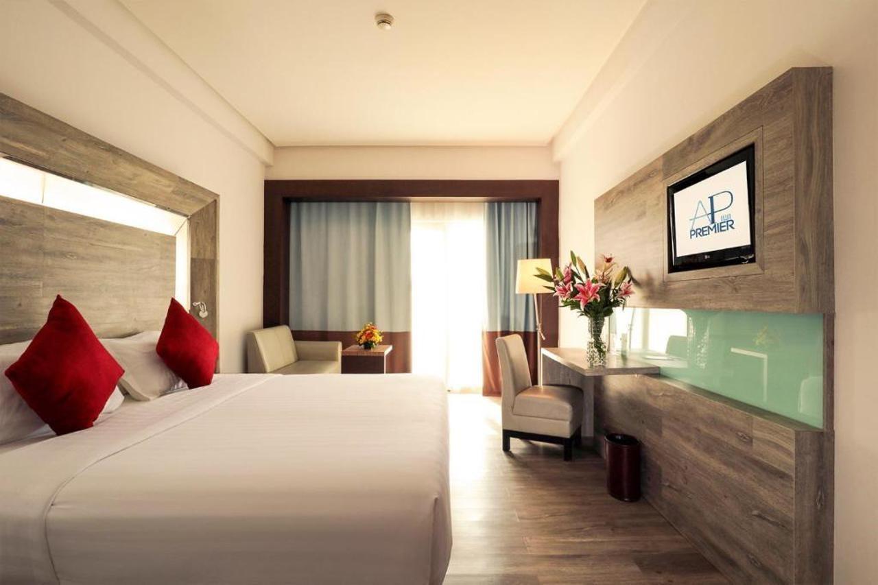 Travelodge Batam Nagoya Eksteriør billede