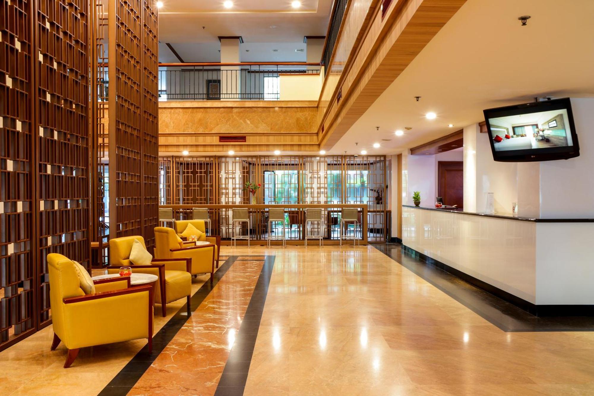 Travelodge Batam Nagoya Eksteriør billede