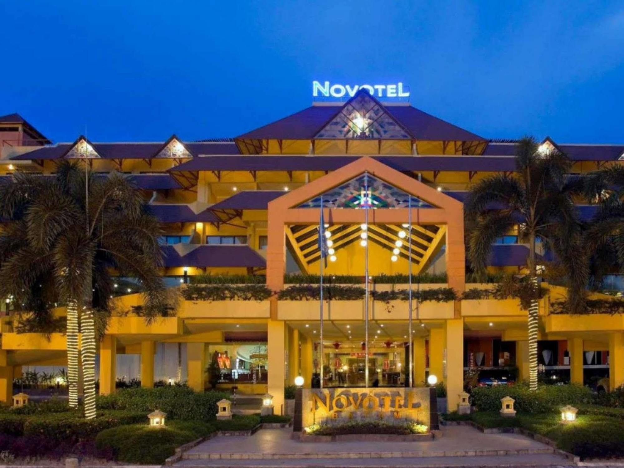 Travelodge Batam Nagoya Eksteriør billede