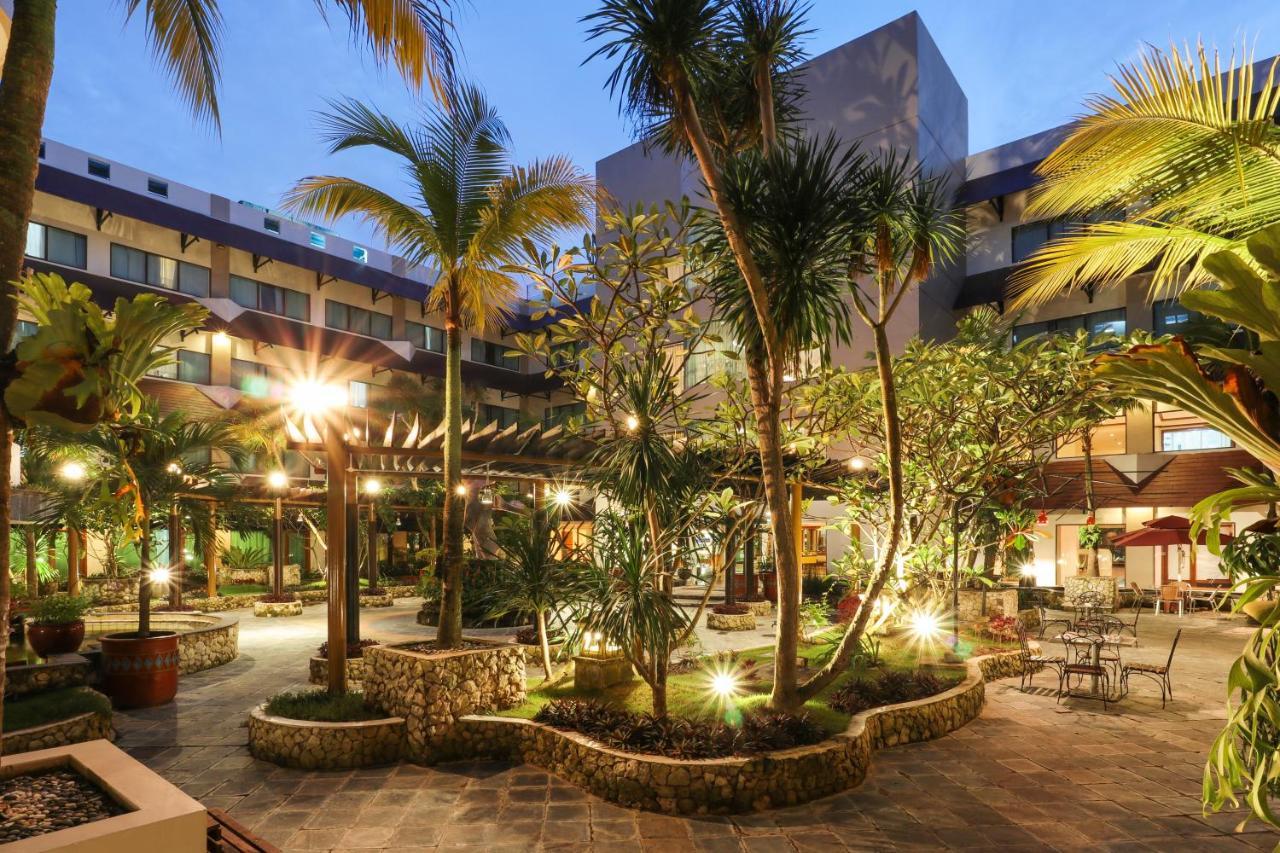 Travelodge Batam Nagoya Eksteriør billede
