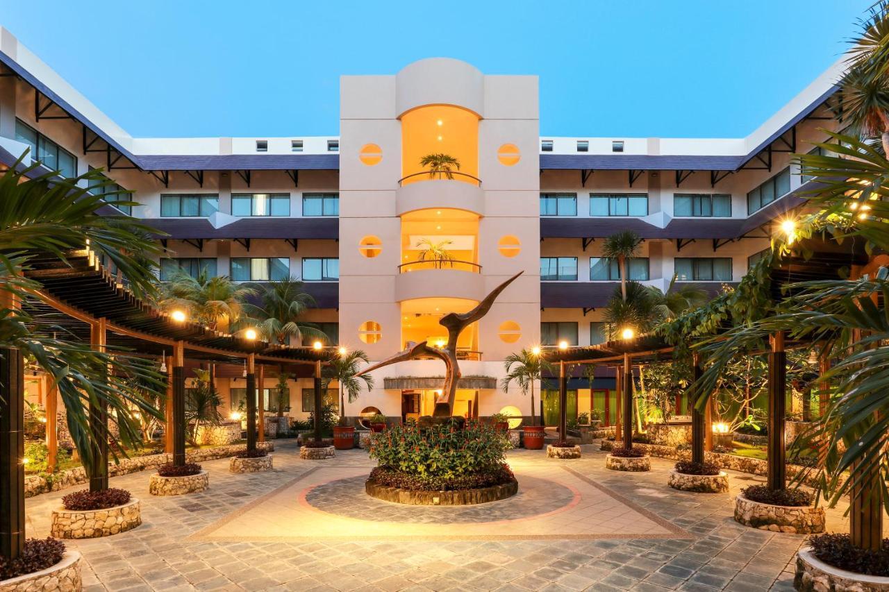 Travelodge Batam Nagoya Eksteriør billede